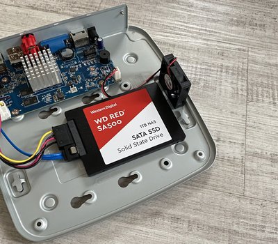 Sí�ové záznamové zaøízení s instalovaným SSD WD RED 1TB (rychlý zápis / ètení a žádný hluk od HDD)